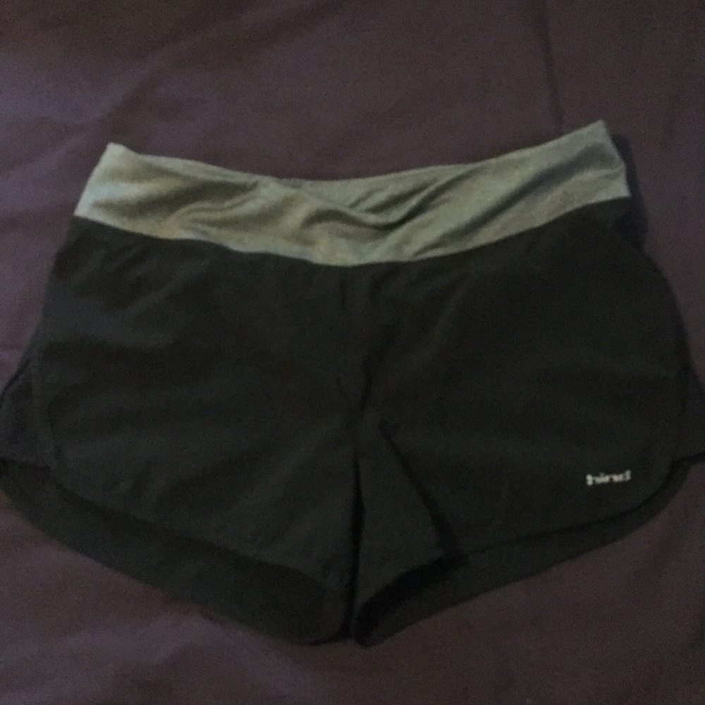 Black workout shorts - large